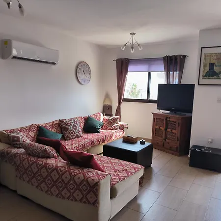 2 Bed Pool And Sea Views In *