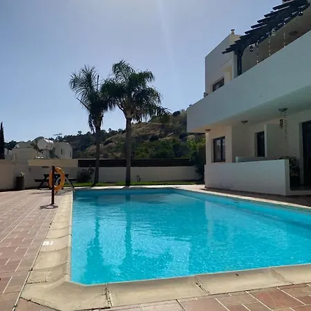 2 Bed Pool And Sea Views In Voroklini