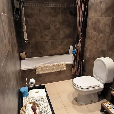 2 Bed Pool And Sea Views In Вороклини