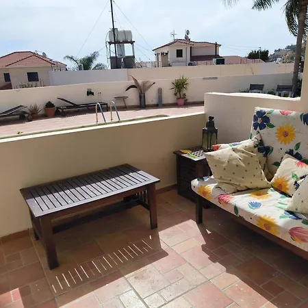 2 Bed Pool And Sea Views In