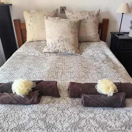 2 Bed Pool And Sea Views In