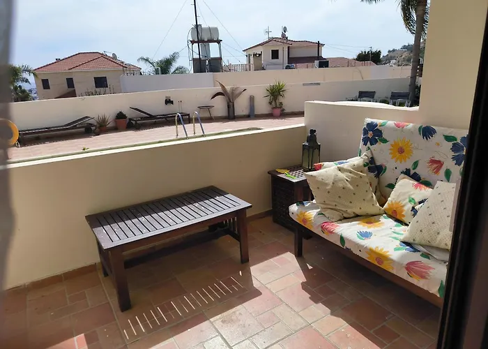 2 Bed Pool And Sea Views In