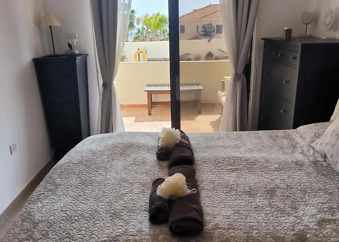 아파트 2 Bed Pool And Sea Views In 보로클리니