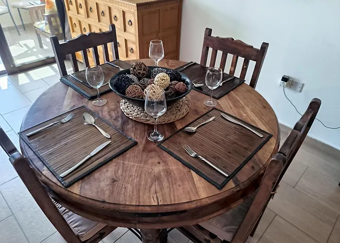 Apartmán 2 Bed Pool And Sea Views In *